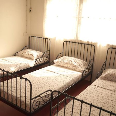 Tiger Lily Hostel Bangkok Exterior photo