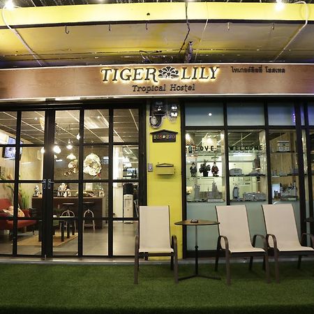 Tiger Lily Hostel Bangkok Exterior photo