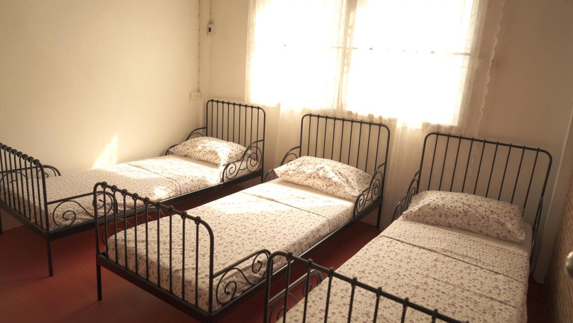 Tiger Lily Hostel Bangkok Exterior photo