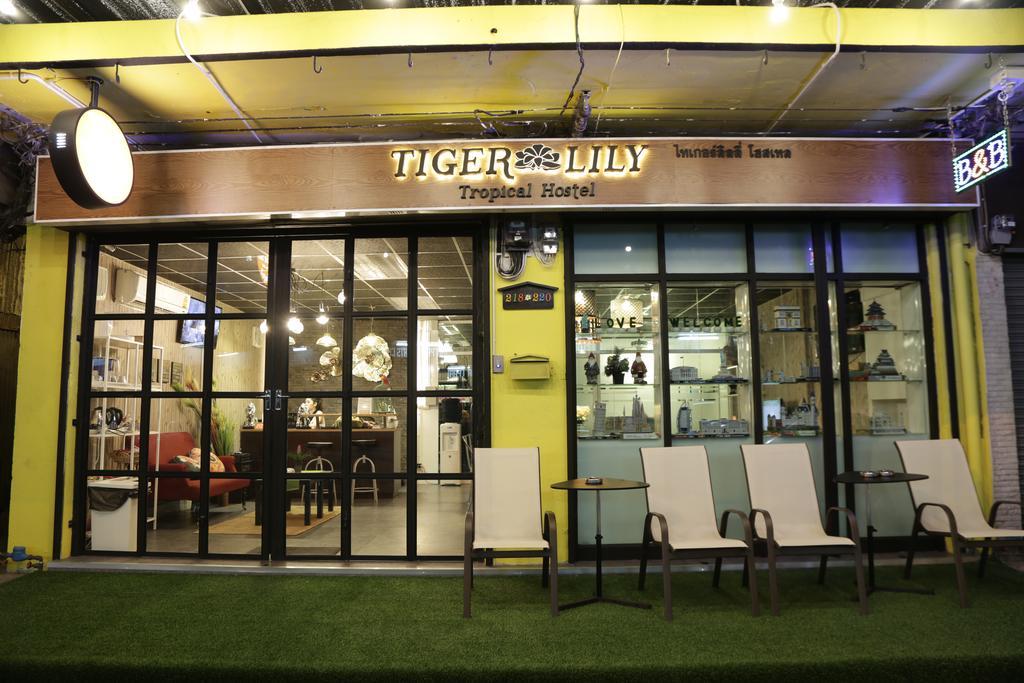 Tiger Lily Hostel Bangkok Exterior photo